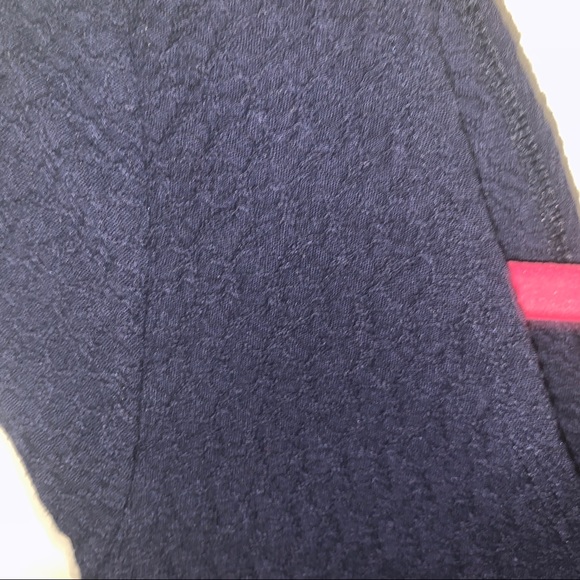 textured v neck - Picture 3 of 3